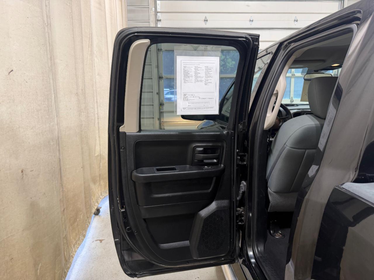 RAM 1500 Express 4x4 Quad Cab 6'4" Box 2017