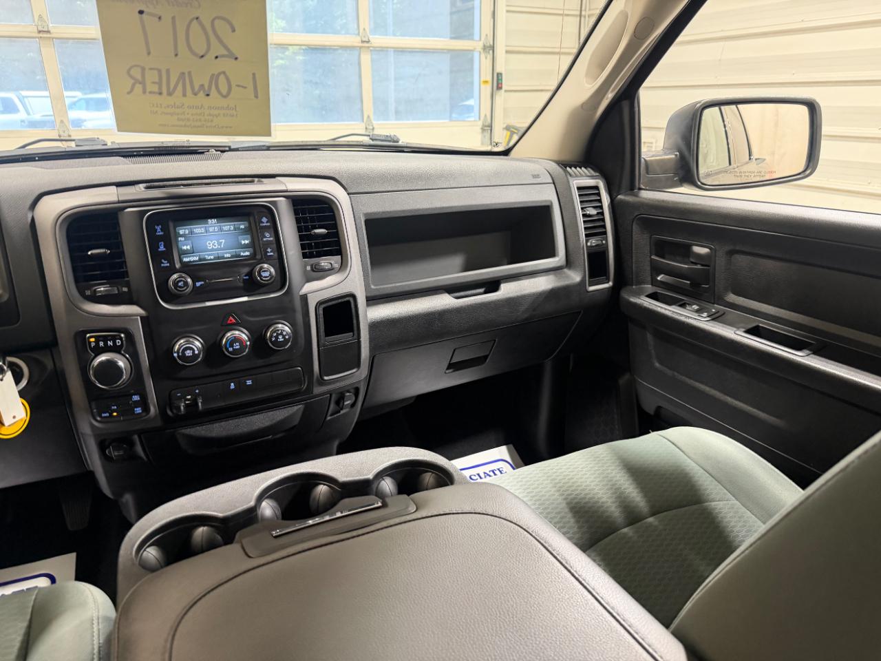 RAM 1500 Express 4x4 Quad Cab 6'4" Box 2017