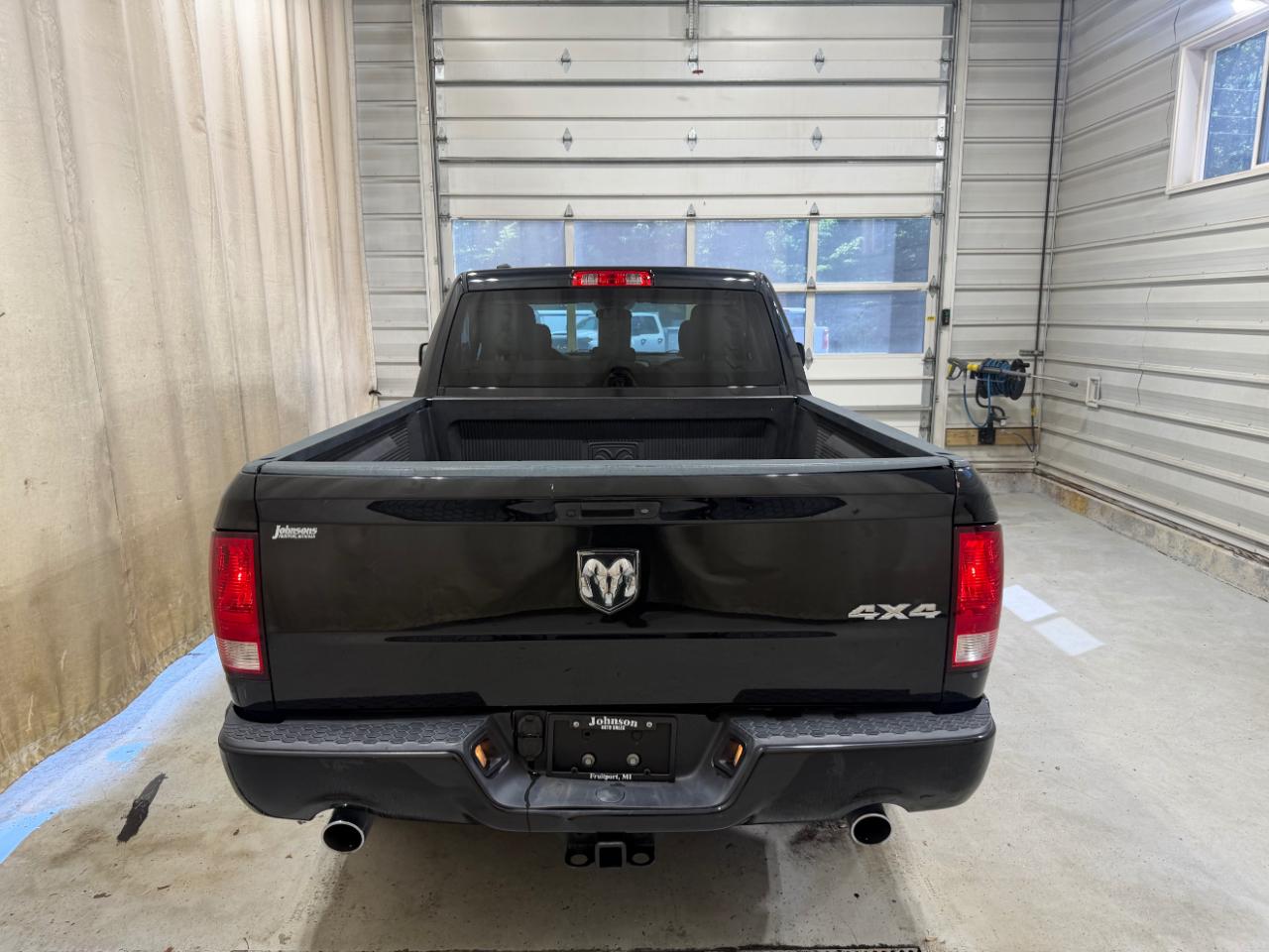 RAM 1500 Express 4x4 Quad Cab 6'4" Box 2017