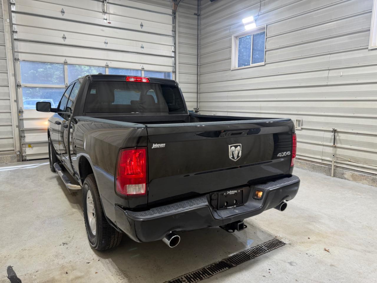 RAM 1500 Express 4x4 Quad Cab 6'4" Box 2017