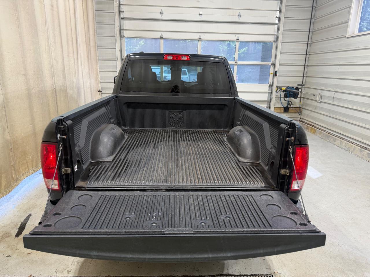 RAM 1500 Express 4x4 Quad Cab 6'4" Box 2017