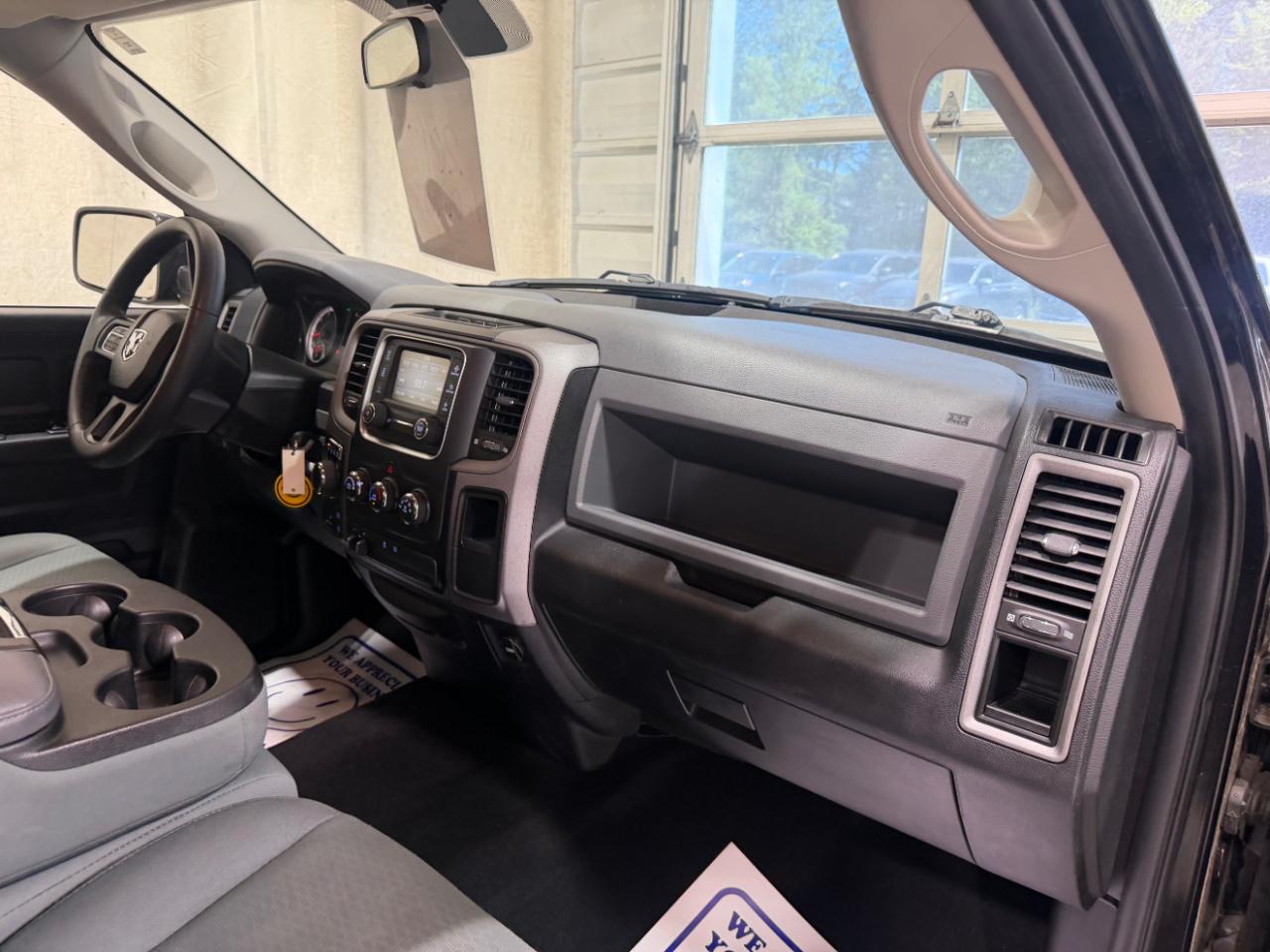 RAM 1500 Express 4x4 Quad Cab 6'4" Box 2017