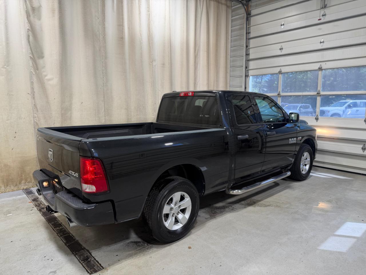 RAM 1500 Express 4x4 Quad Cab 6'4" Box 2017