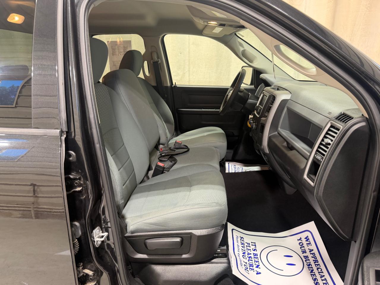 RAM 1500 Express 4x4 Quad Cab 6'4" Box 2017