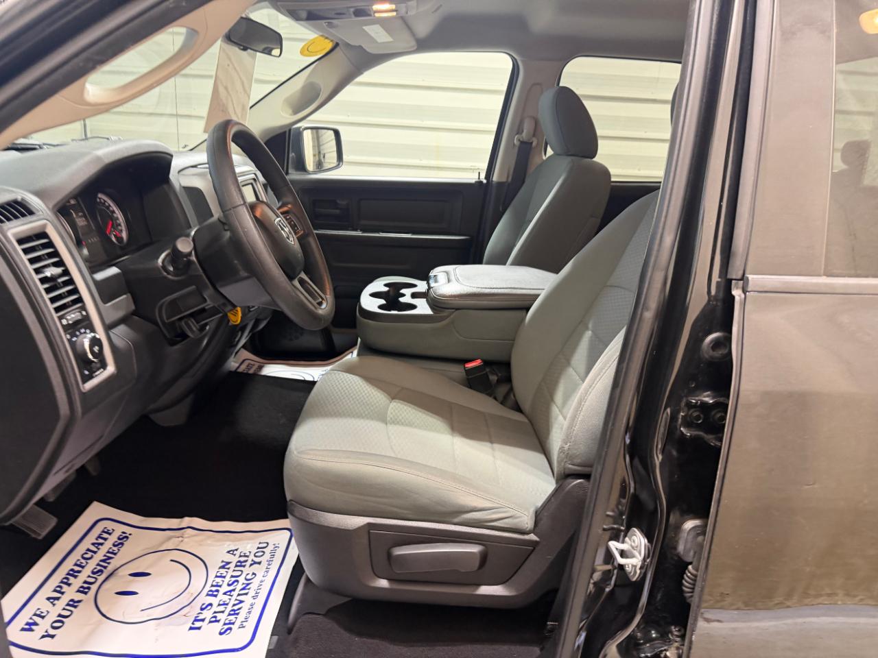 RAM 1500 Express 4x4 Quad Cab 6'4" Box 2017