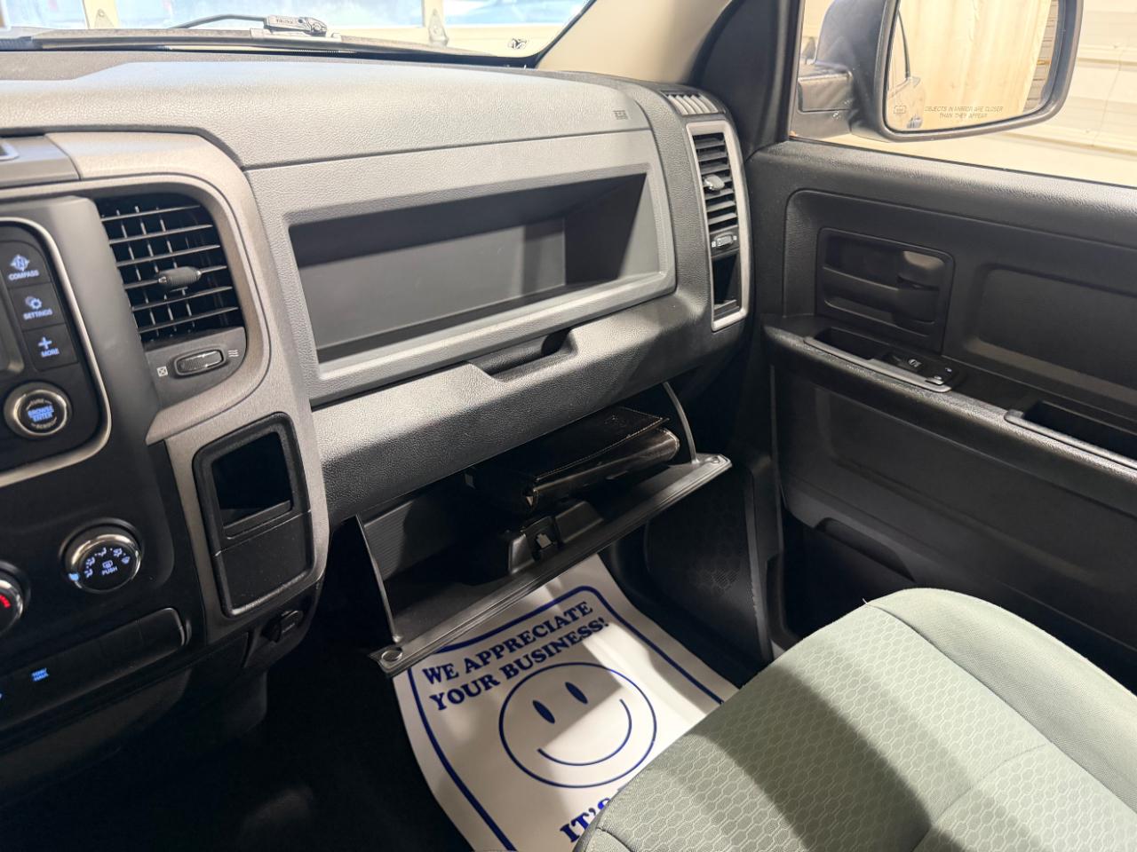 RAM 1500 Express 4x4 Quad Cab 6'4" Box 2017