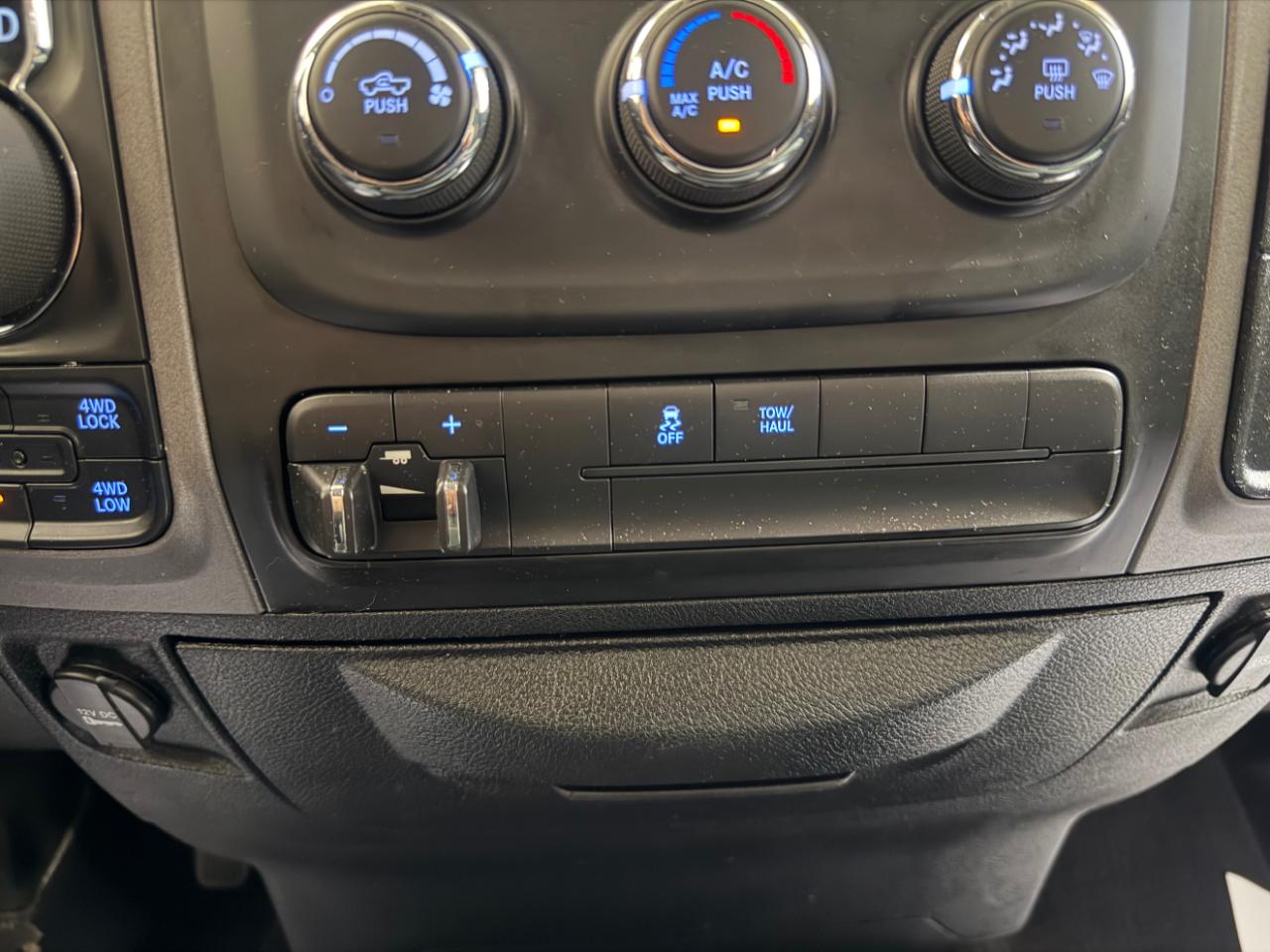 RAM 1500 Express 4x4 Quad Cab 6'4" Box 2017