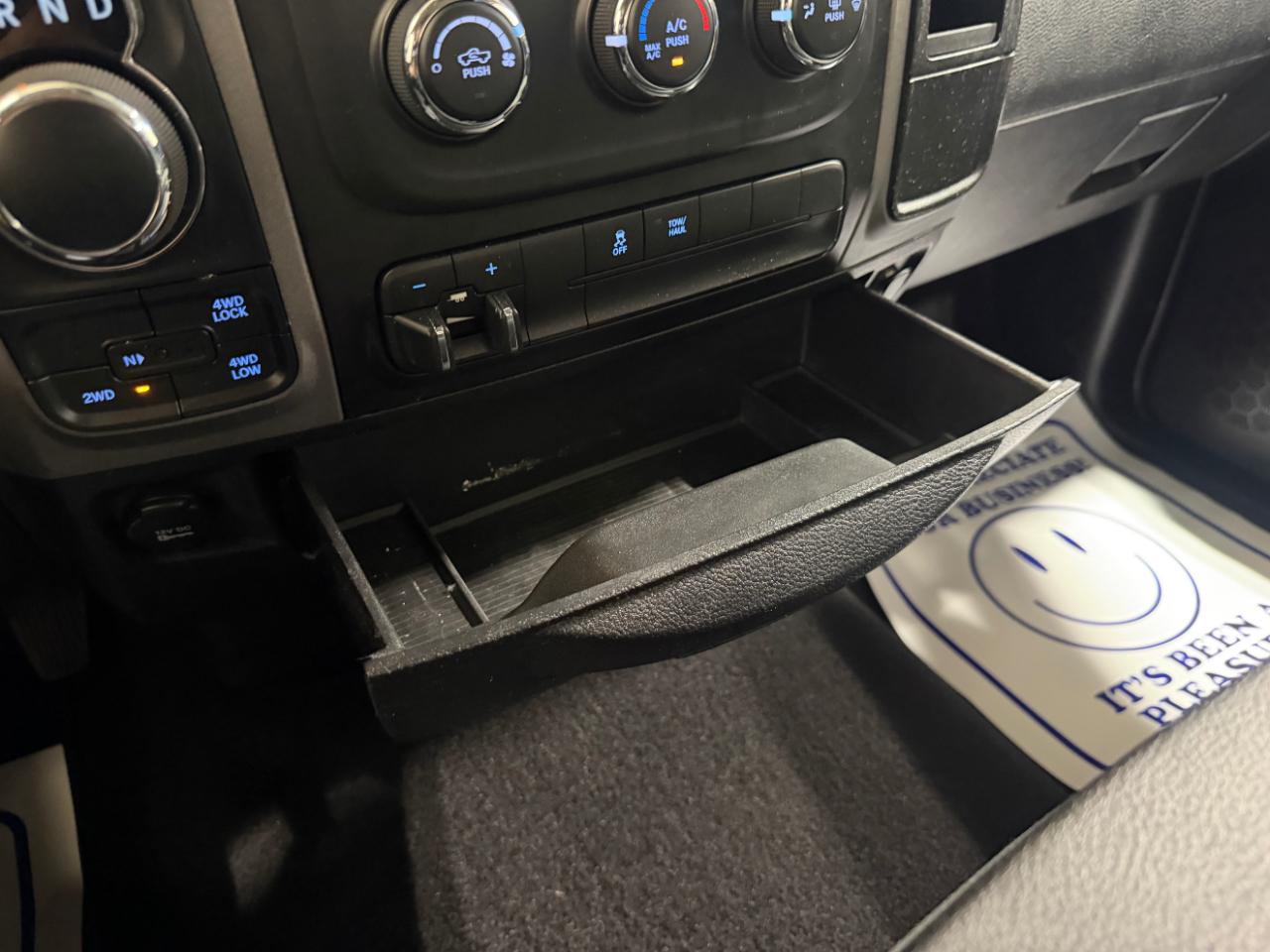 RAM 1500 Express 4x4 Quad Cab 6'4" Box 2017