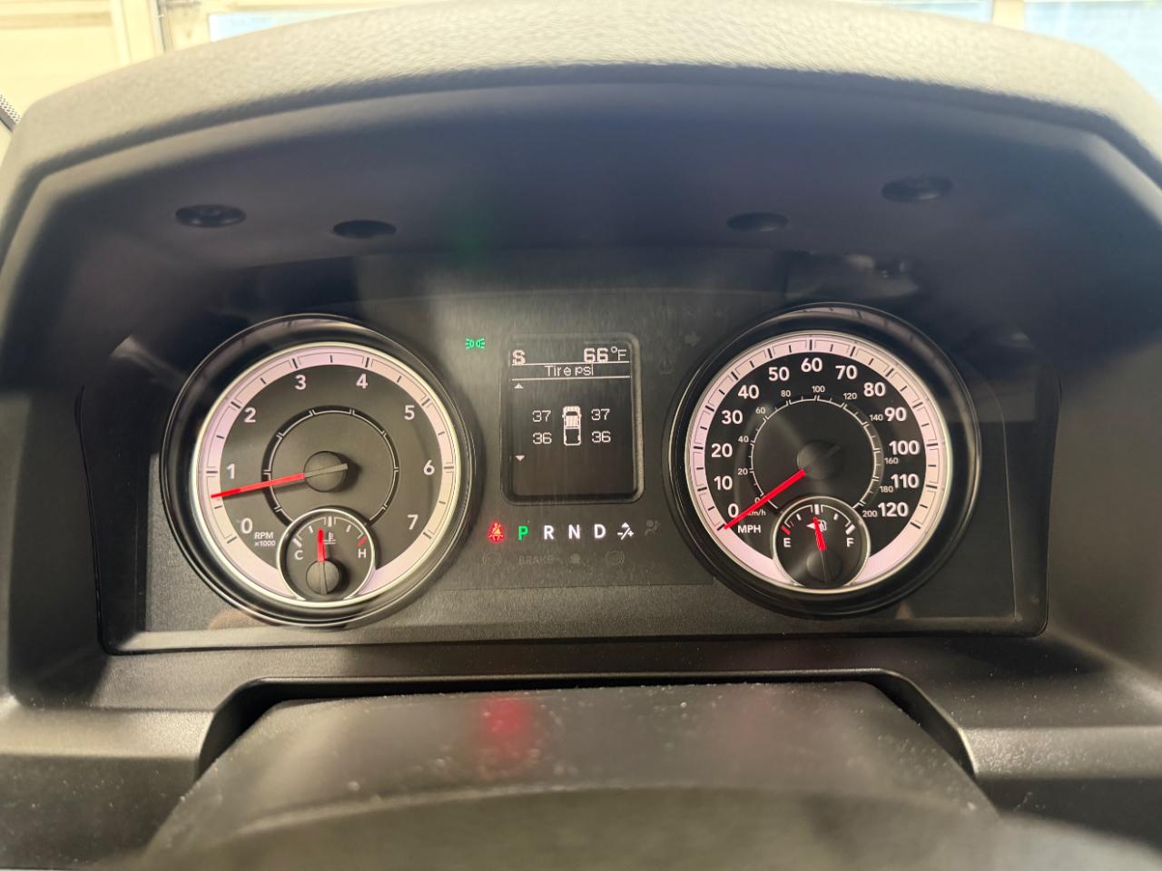 RAM 1500 Express 4x4 Quad Cab 6'4" Box 2017