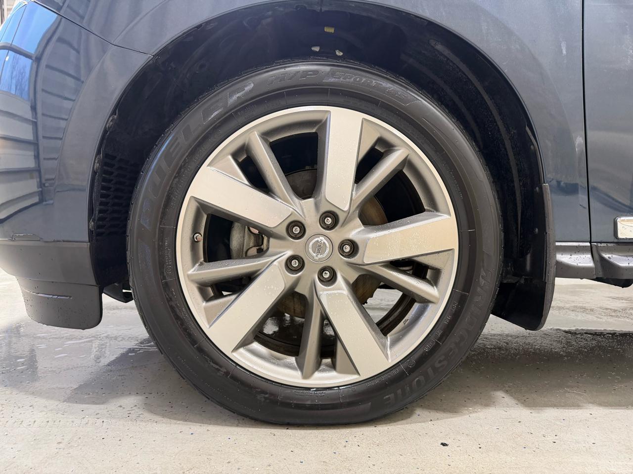 Nissan Pathfinder 2WD 4dr Platinum 2015