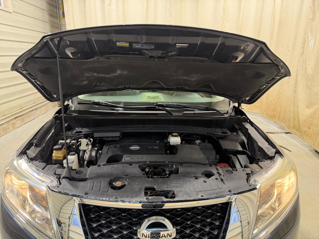 Nissan Pathfinder 2WD 4dr Platinum 2015