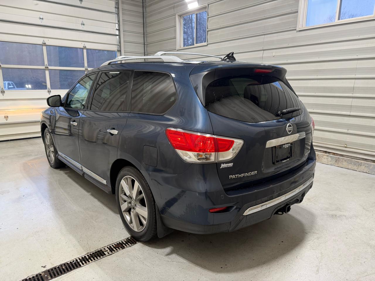 Nissan Pathfinder 2WD 4dr Platinum 2015