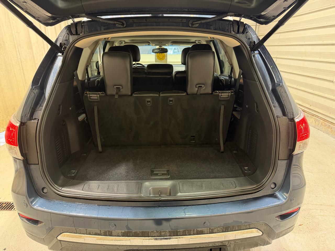 Nissan Pathfinder 2WD 4dr Platinum 2015