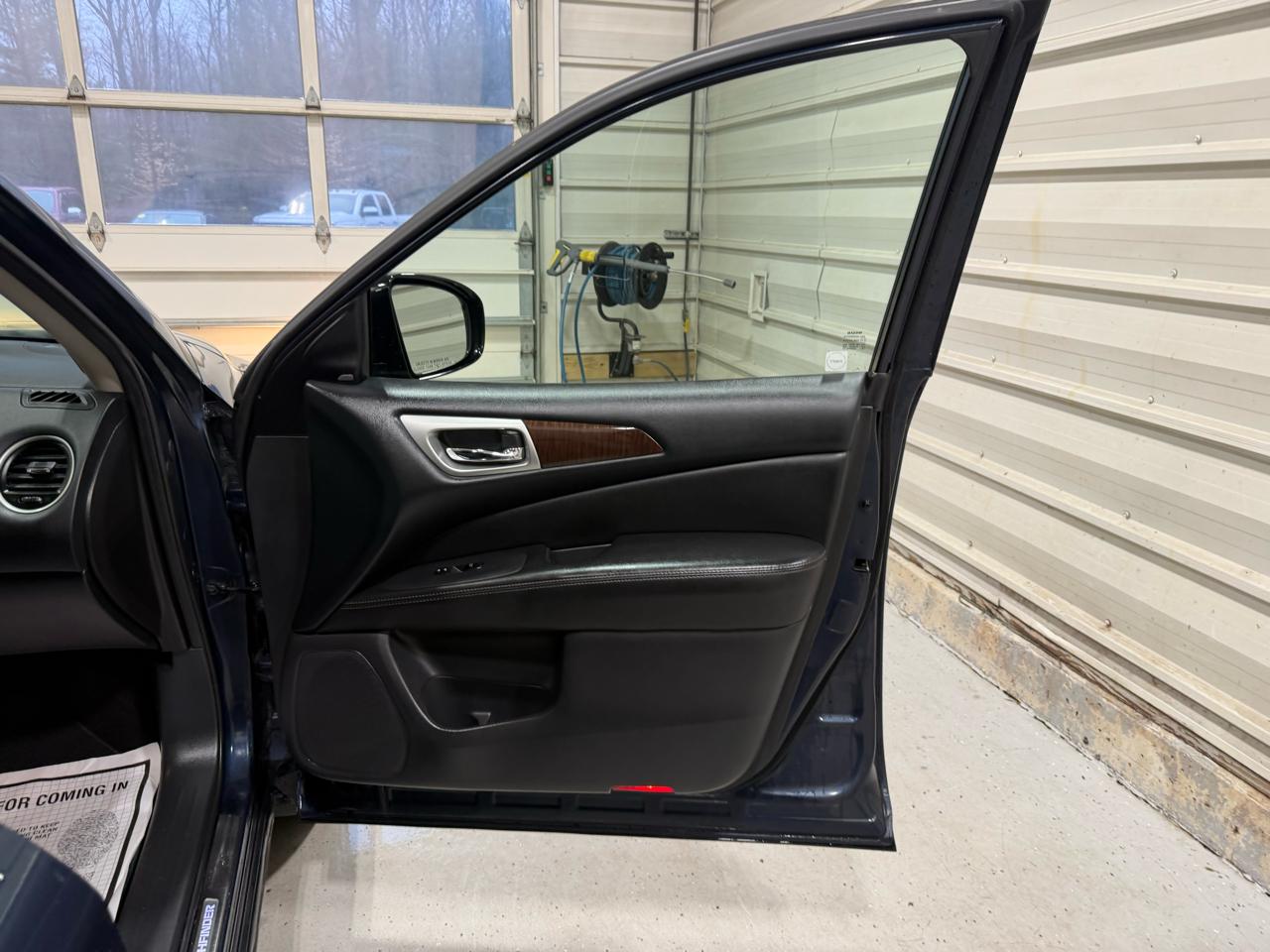 Nissan Pathfinder 2WD 4dr Platinum 2015