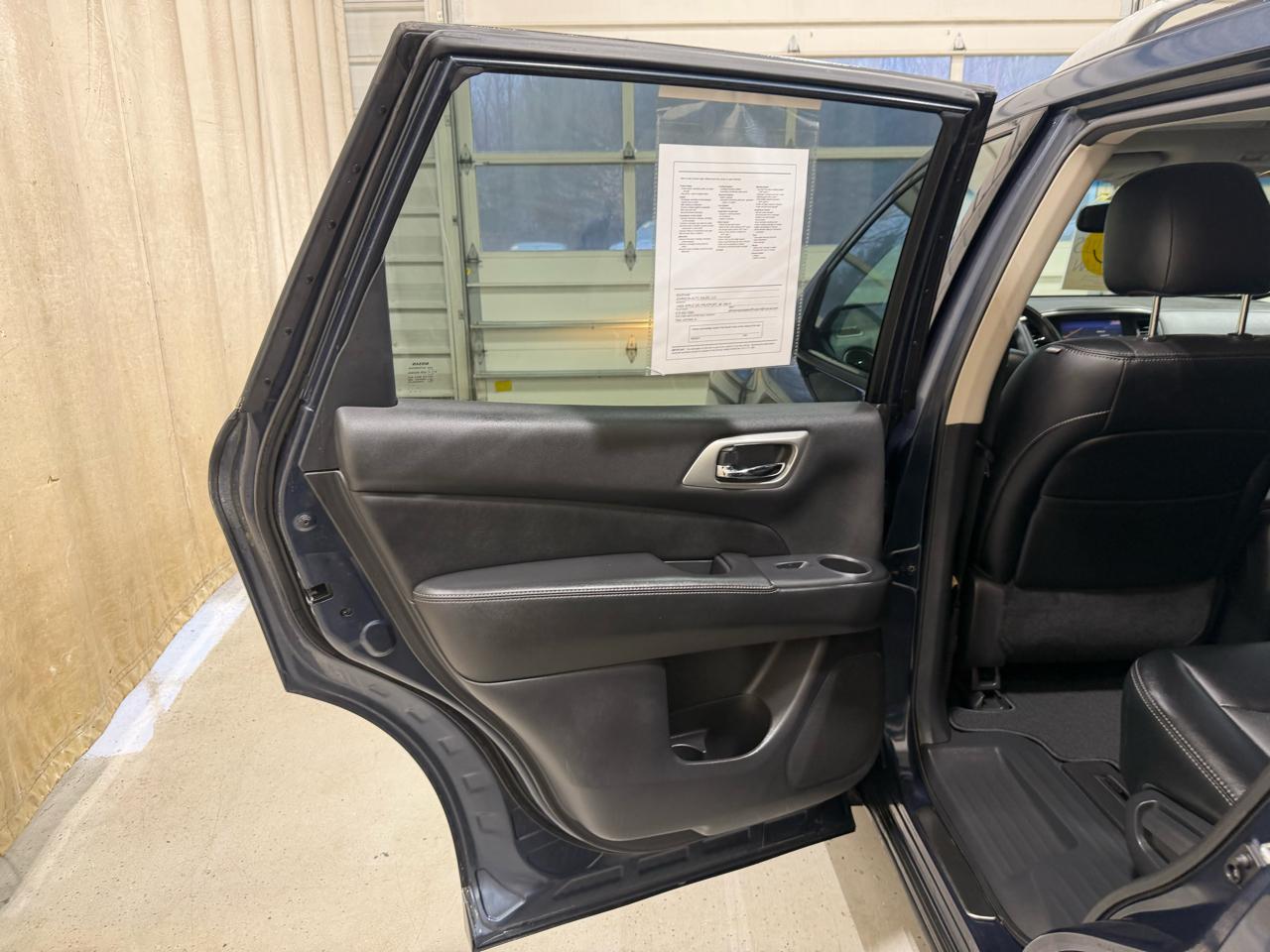 Nissan Pathfinder 2WD 4dr Platinum 2015