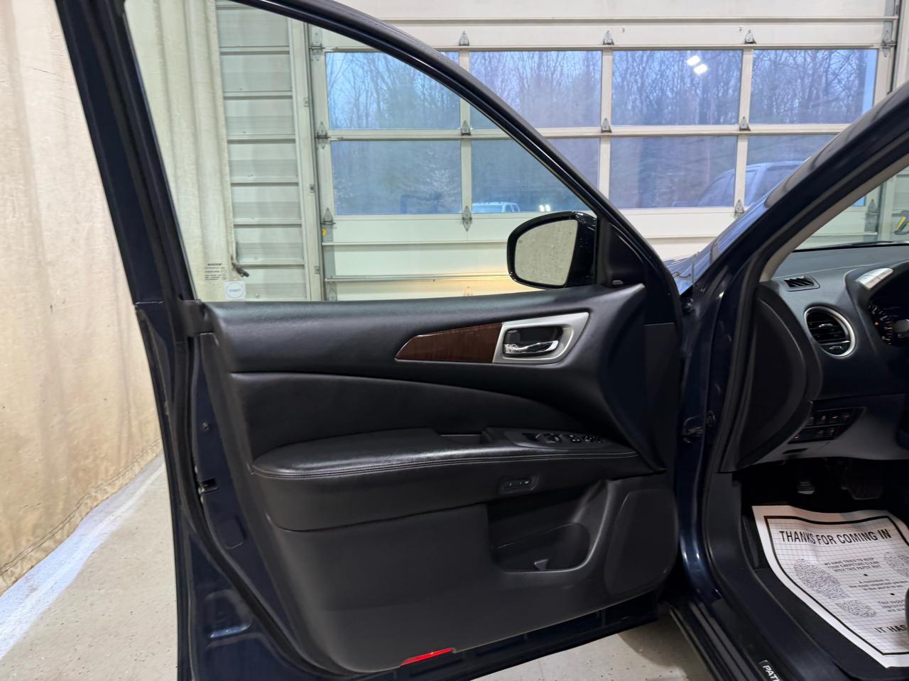 Nissan Pathfinder 2WD 4dr Platinum 2015