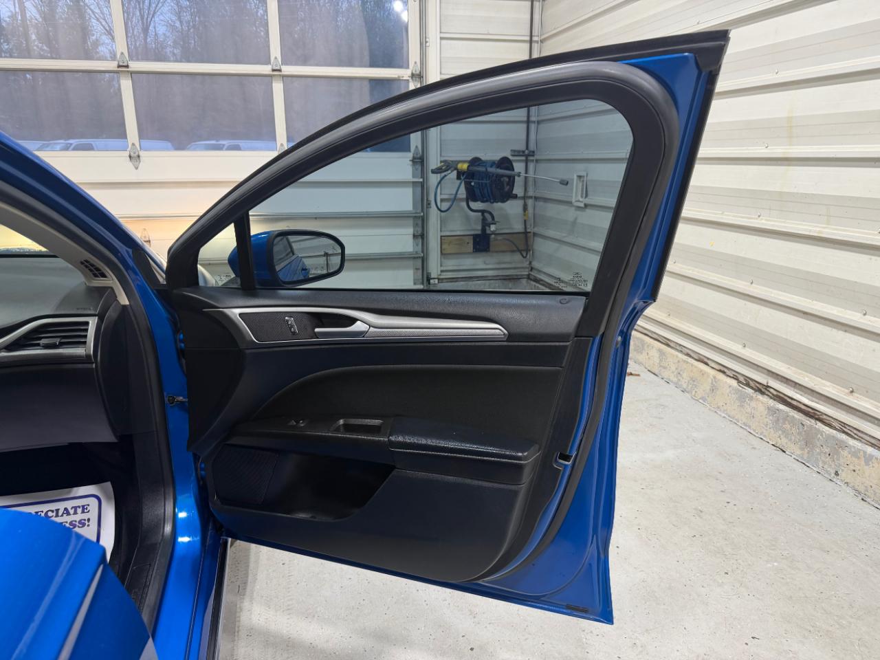 Ford Fusion SE FWD 2019