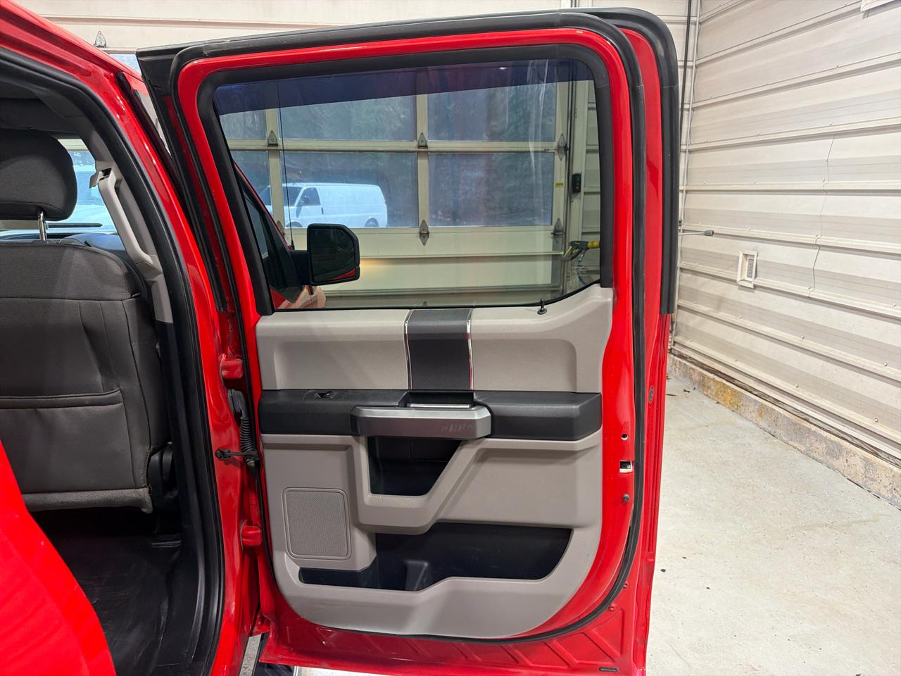 Ford F-150 4WD SuperCrew 145" XLT 2016
