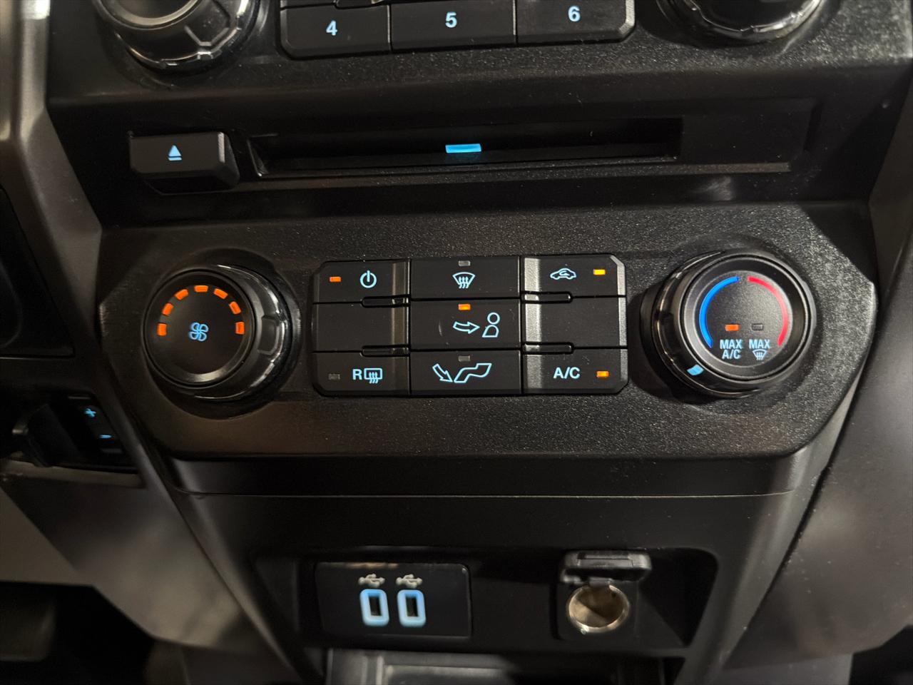 Ford F-150 4WD SuperCrew 145" XLT 2016