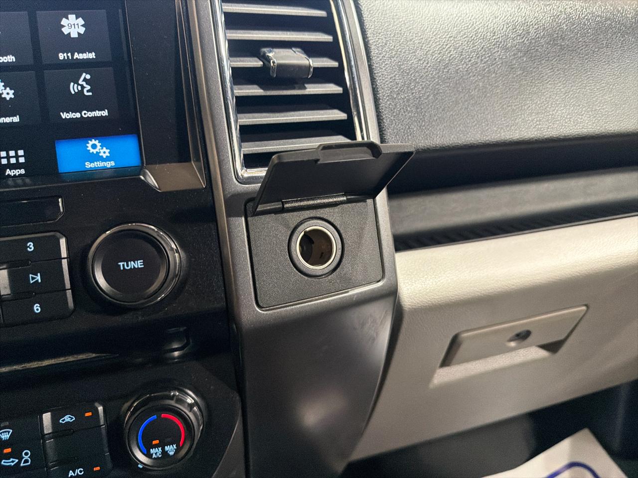 Ford F-150 4WD SuperCrew 145" XLT 2016