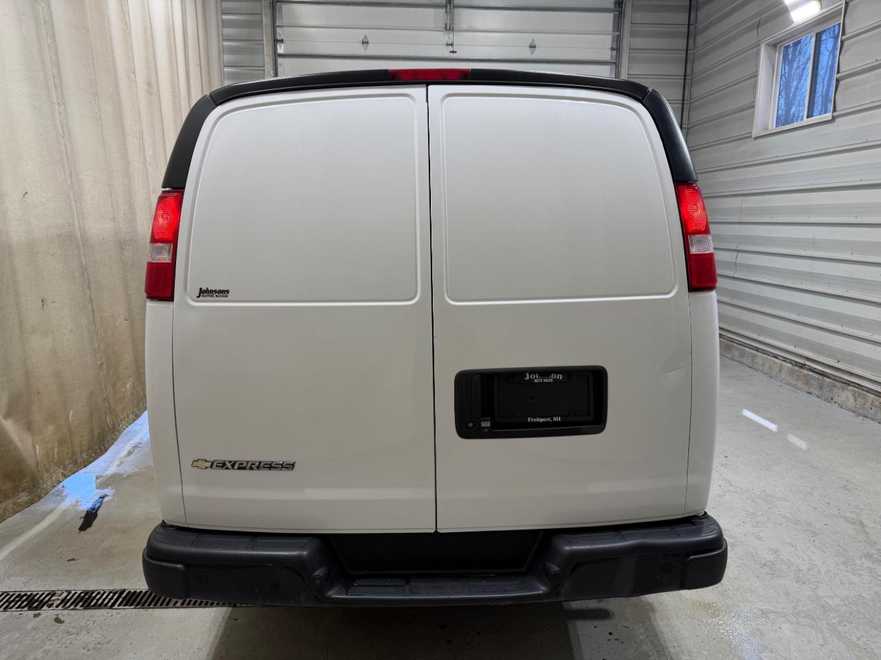 Chevrolet Express Cargo Van RWD 3500 155" 2020