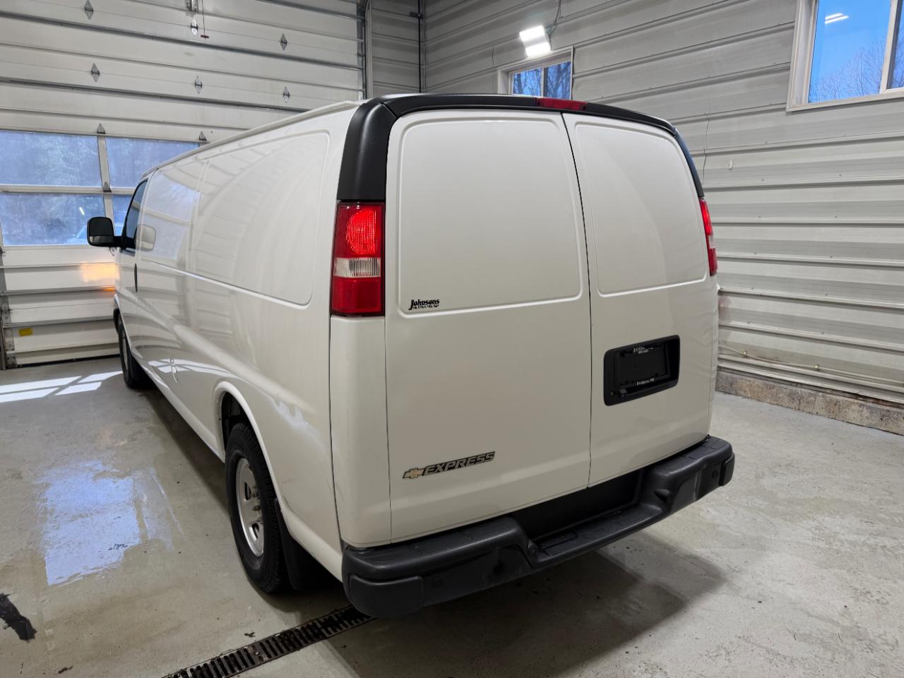 Chevrolet Express Cargo Van RWD 3500 155" 2020