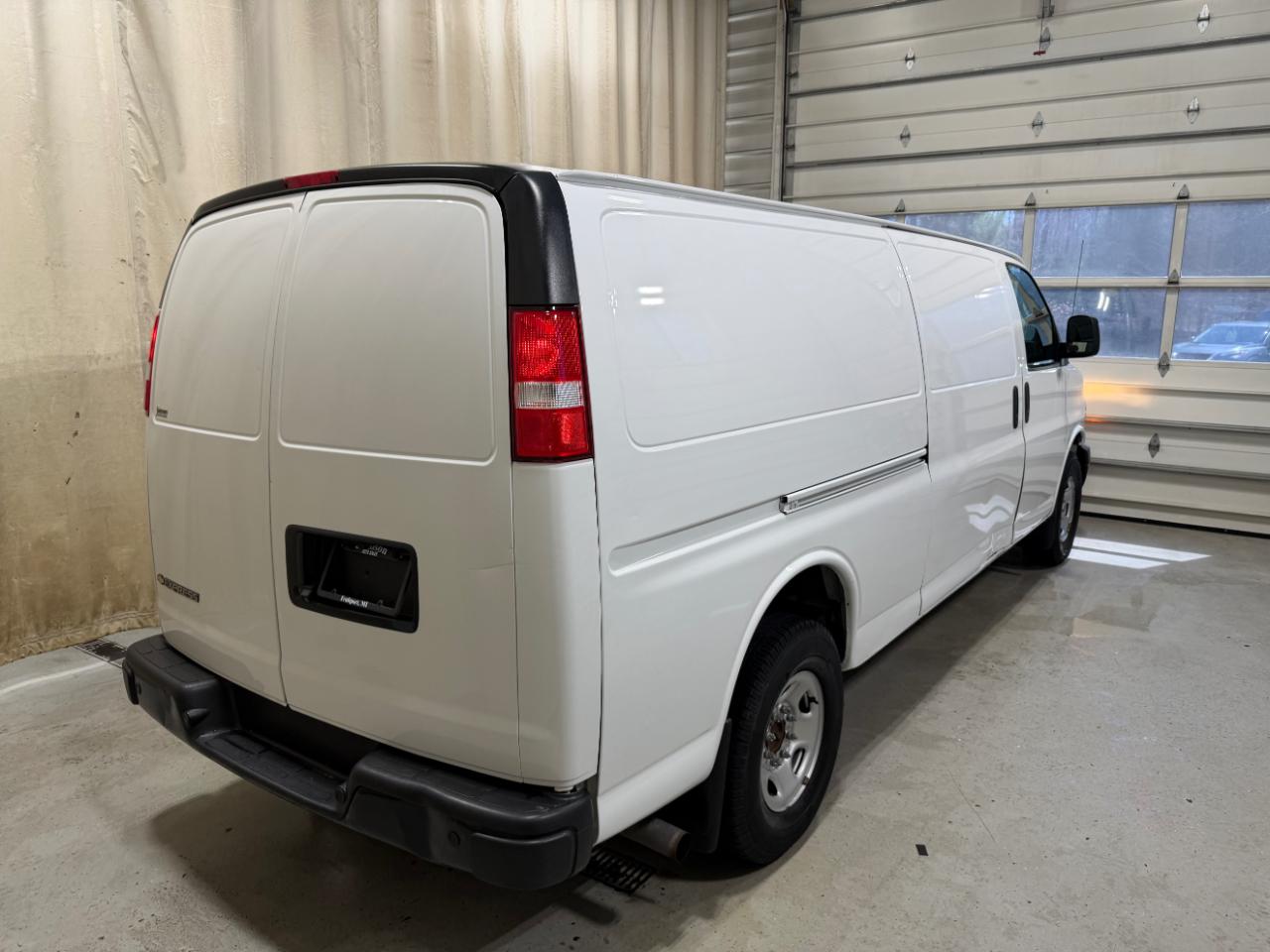 Chevrolet Express Cargo Van RWD 3500 155" 2020