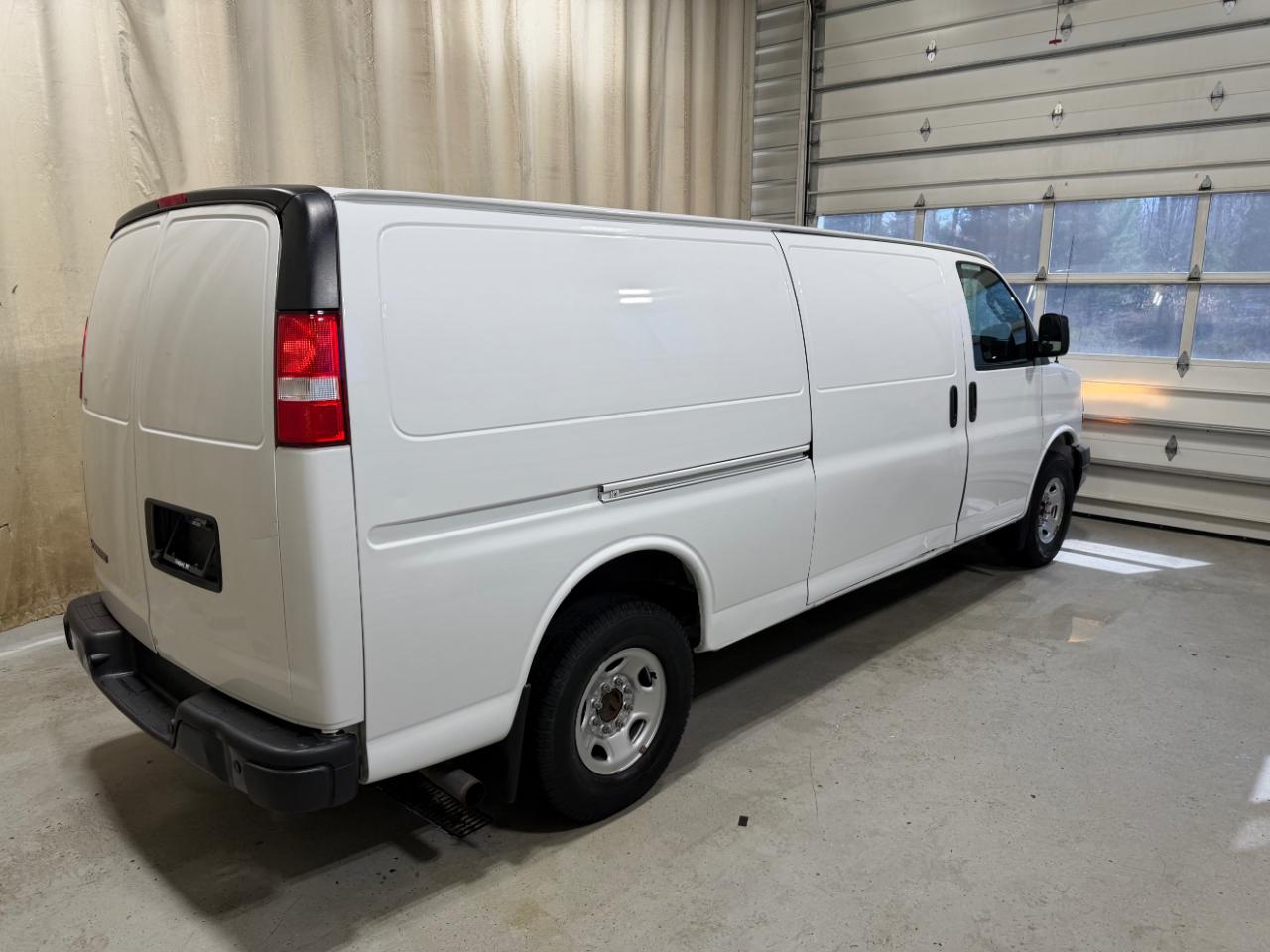 Chevrolet Express Cargo Van RWD 3500 155" 2020