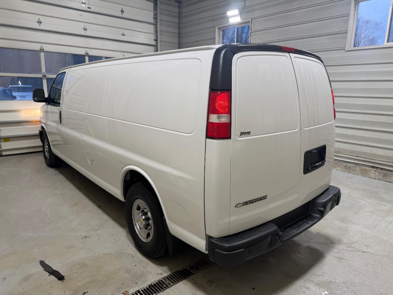 Chevrolet Express Cargo Van RWD 3500 155" 2020