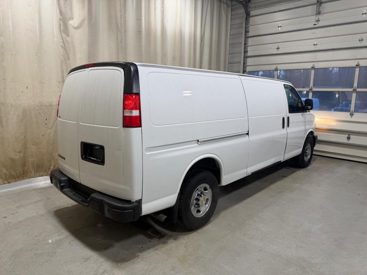 Chevrolet Express Cargo Van RWD 3500 155" 2020