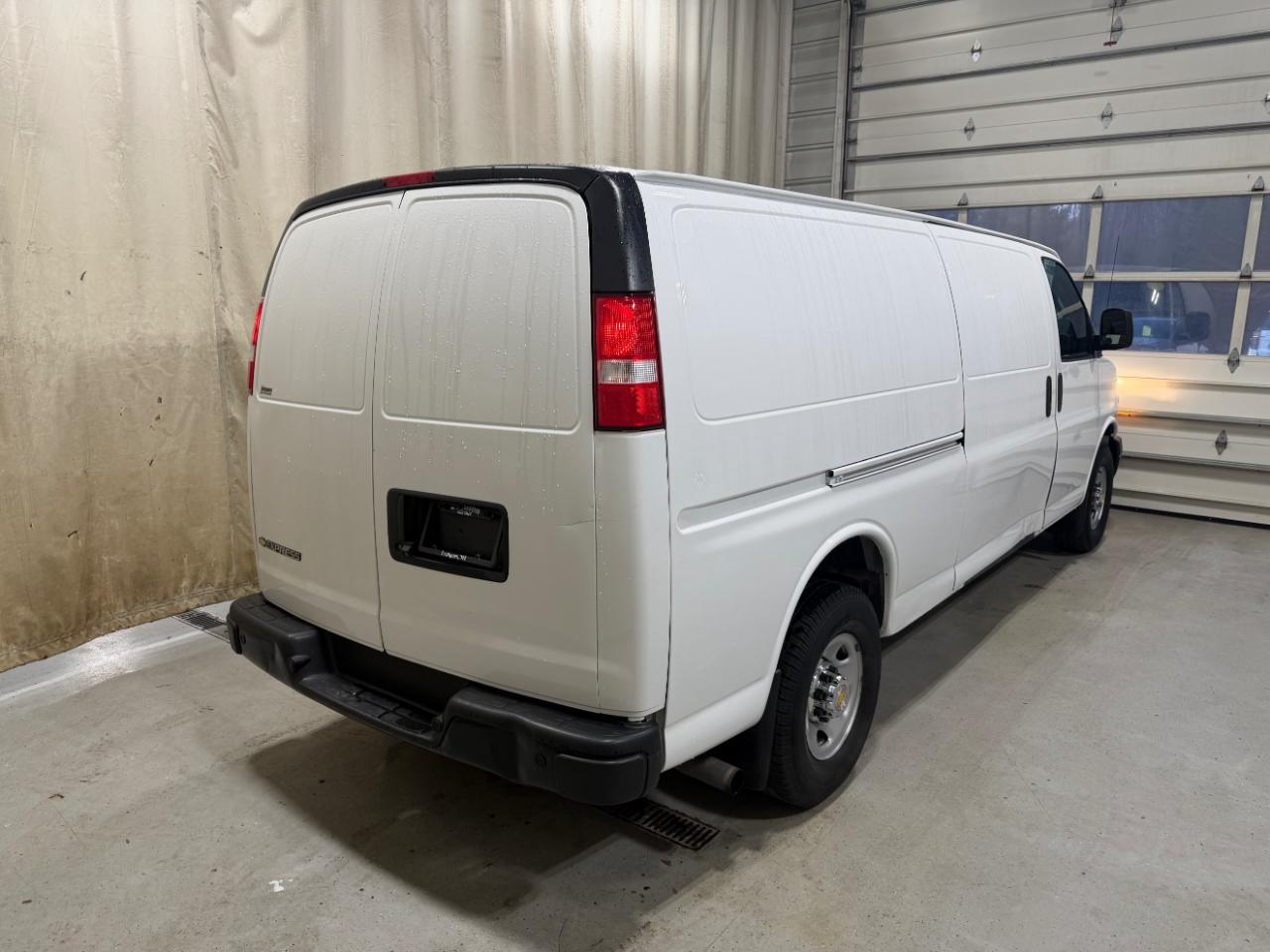Chevrolet Express Cargo Van RWD 3500 155" 2020