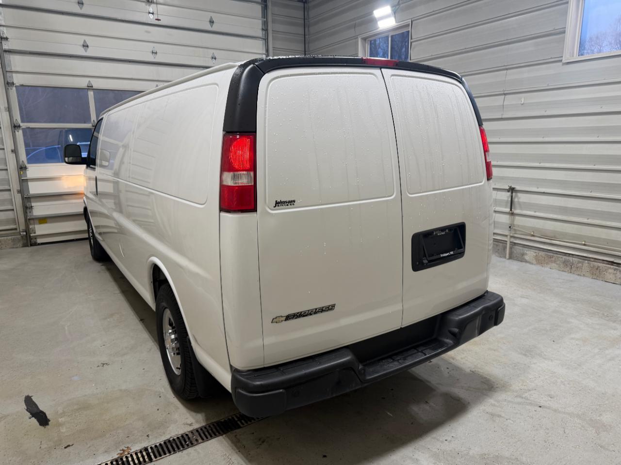 Chevrolet Express Cargo Van RWD 3500 155" 2020