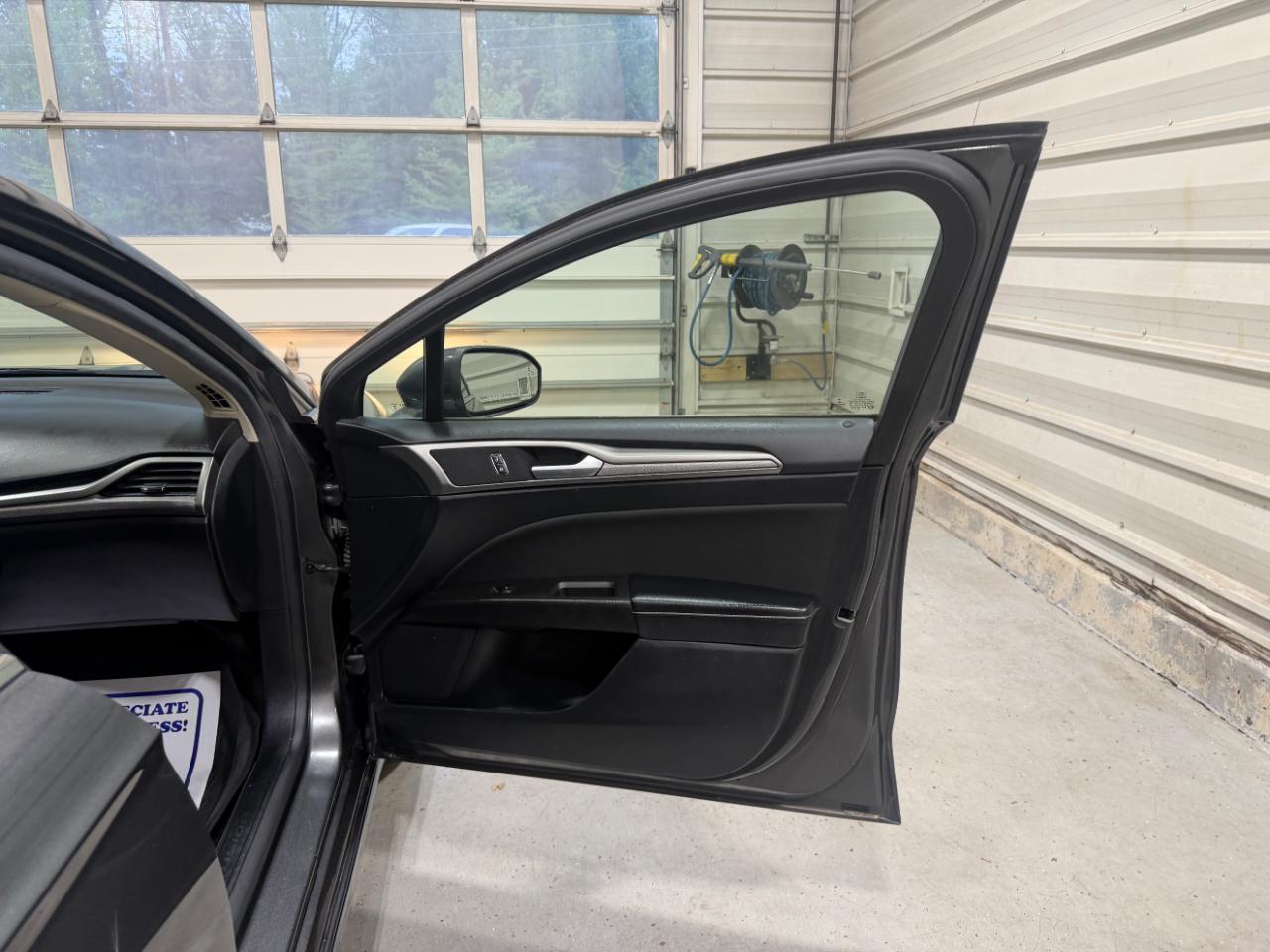 Ford Fusion SE FWD 2019