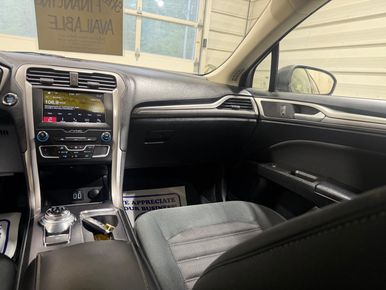 Ford Fusion SE FWD 2019