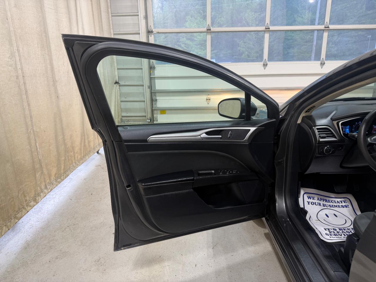 Ford Fusion SE FWD 2019