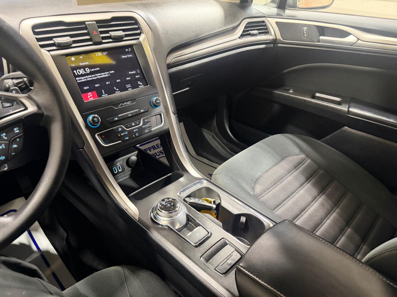 Ford Fusion SE FWD 2019