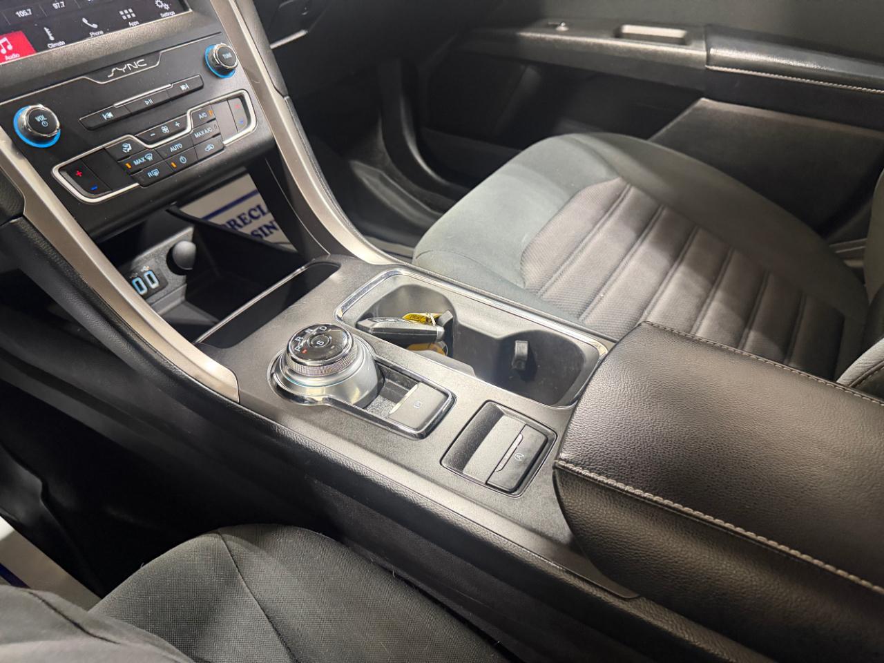 Ford Fusion SE FWD 2019