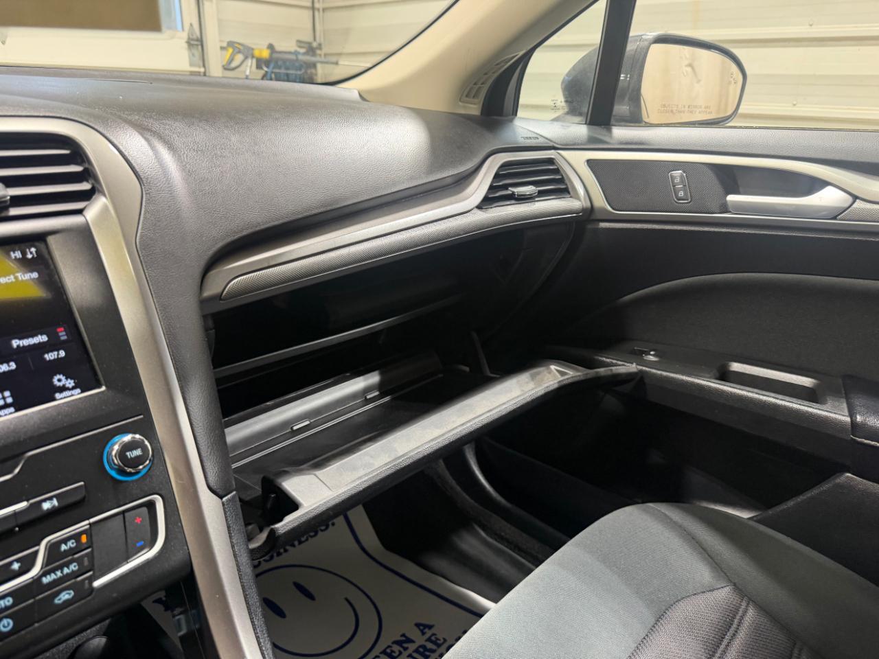 Ford Fusion SE FWD 2019