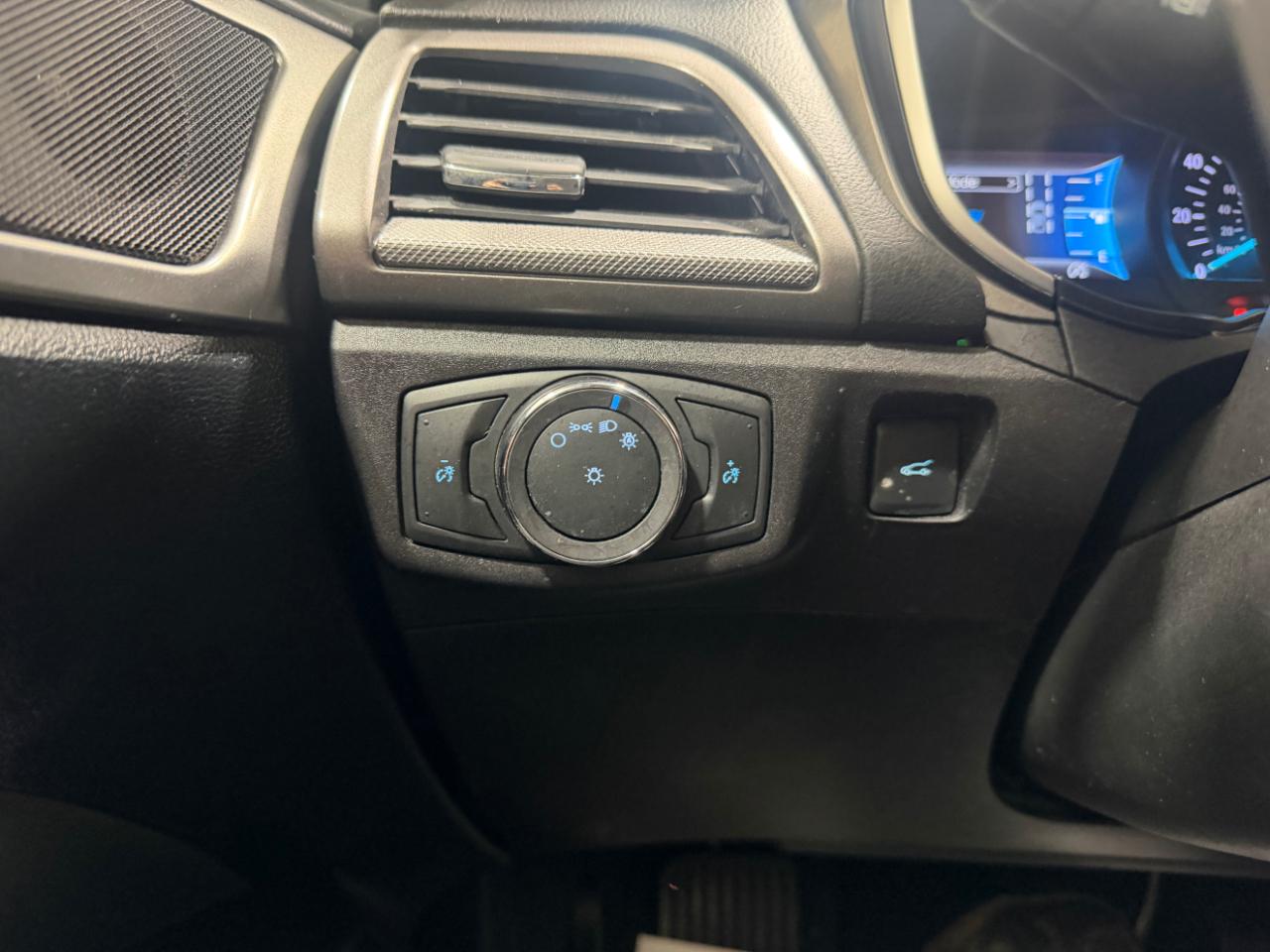 Ford Fusion SE FWD 2019