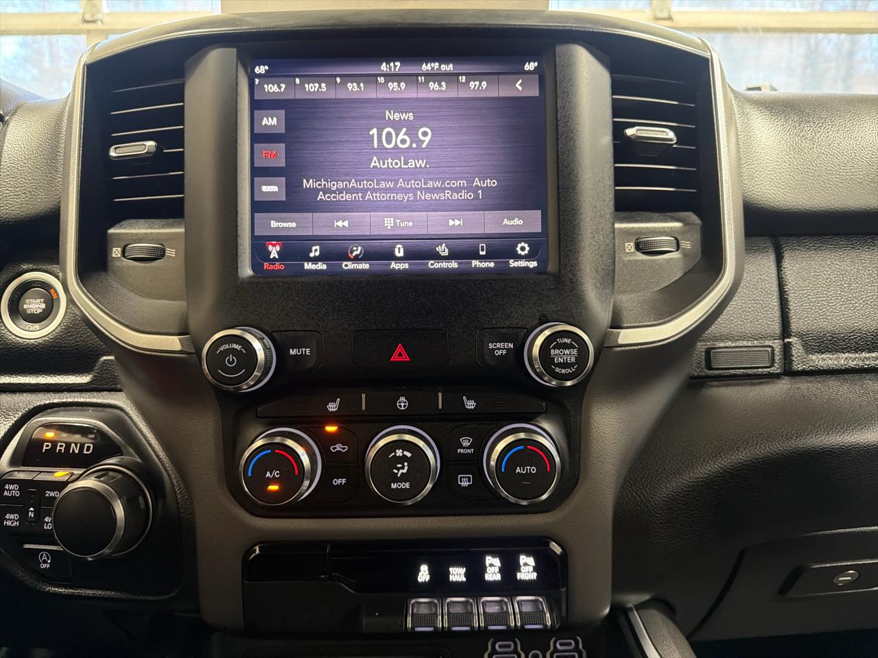 RAM 1500 Big Horn/Lone Star 4x4 Crew Cab 5'7" Box 2019