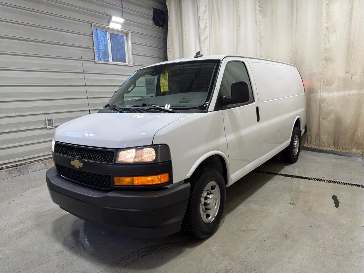 Chevrolet Express Cargo Van RWD 2500 135" 2020