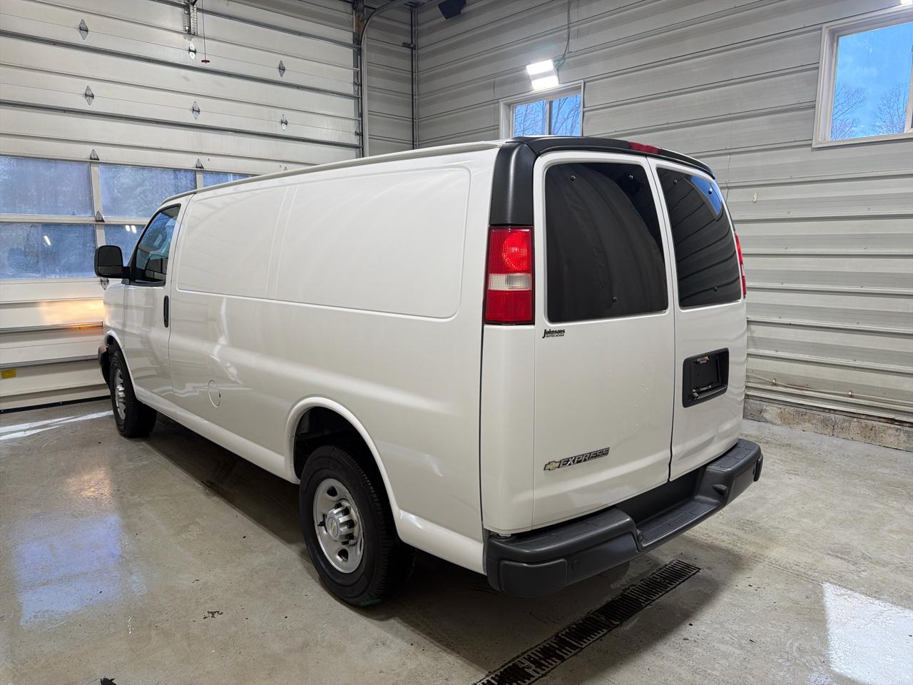 Chevrolet Express Cargo Van RWD 2500 135" 2020