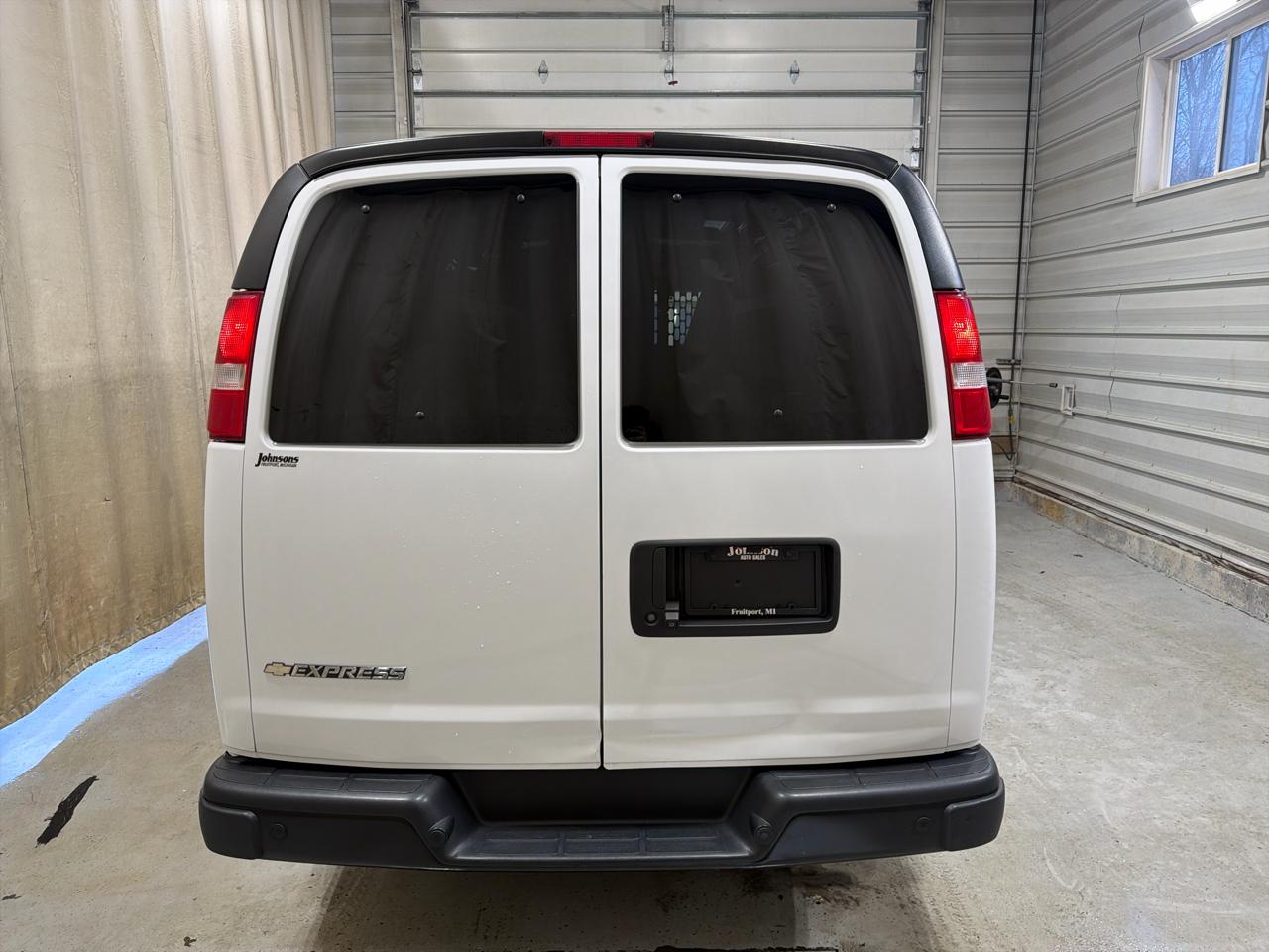 Chevrolet Express Cargo Van RWD 2500 135" 2020