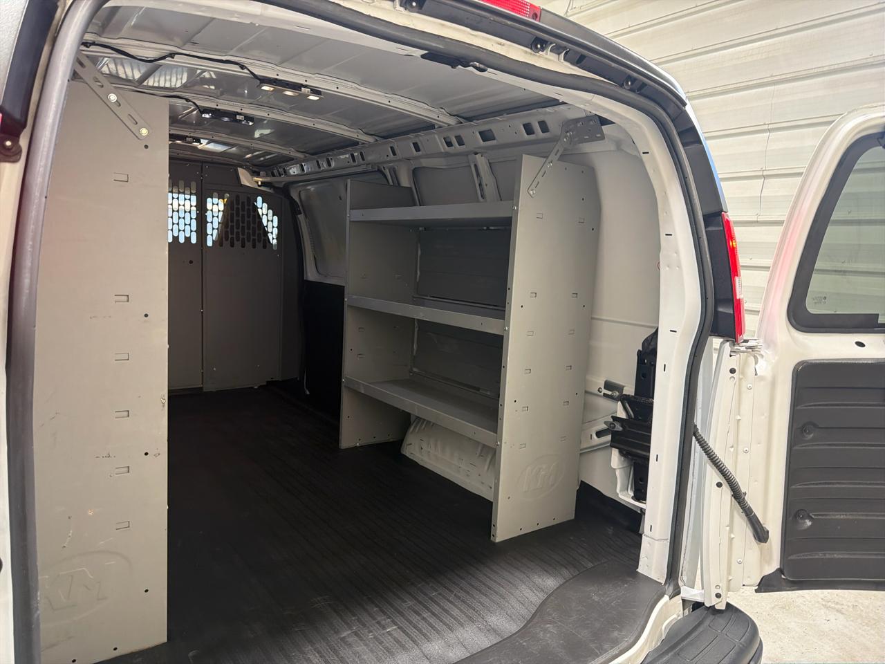 Chevrolet Express Cargo Van RWD 2500 135" 2020