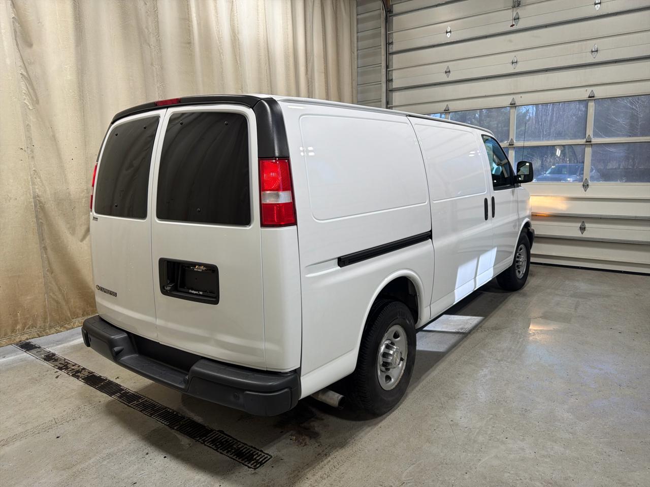 Chevrolet Express Cargo Van RWD 2500 135" 2020