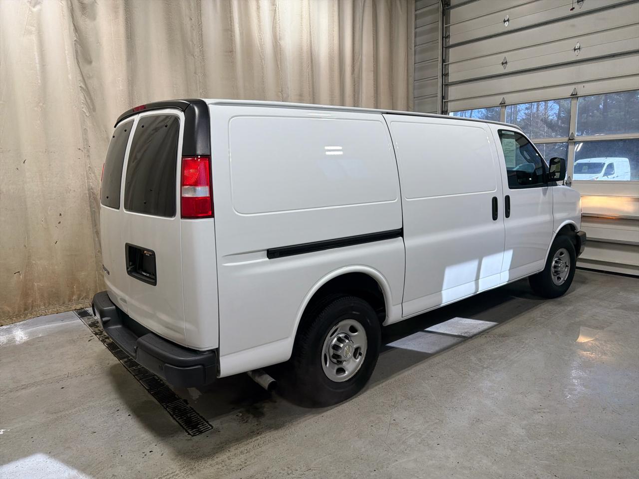 Chevrolet Express Cargo Van RWD 2500 135" 2020