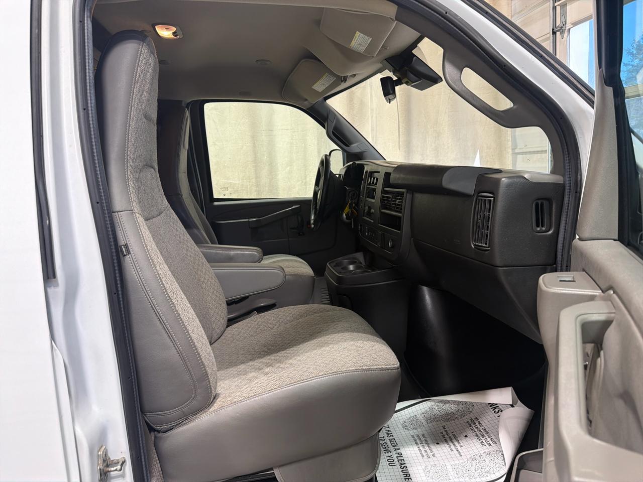 Chevrolet Express Cargo Van RWD 2500 135" 2020