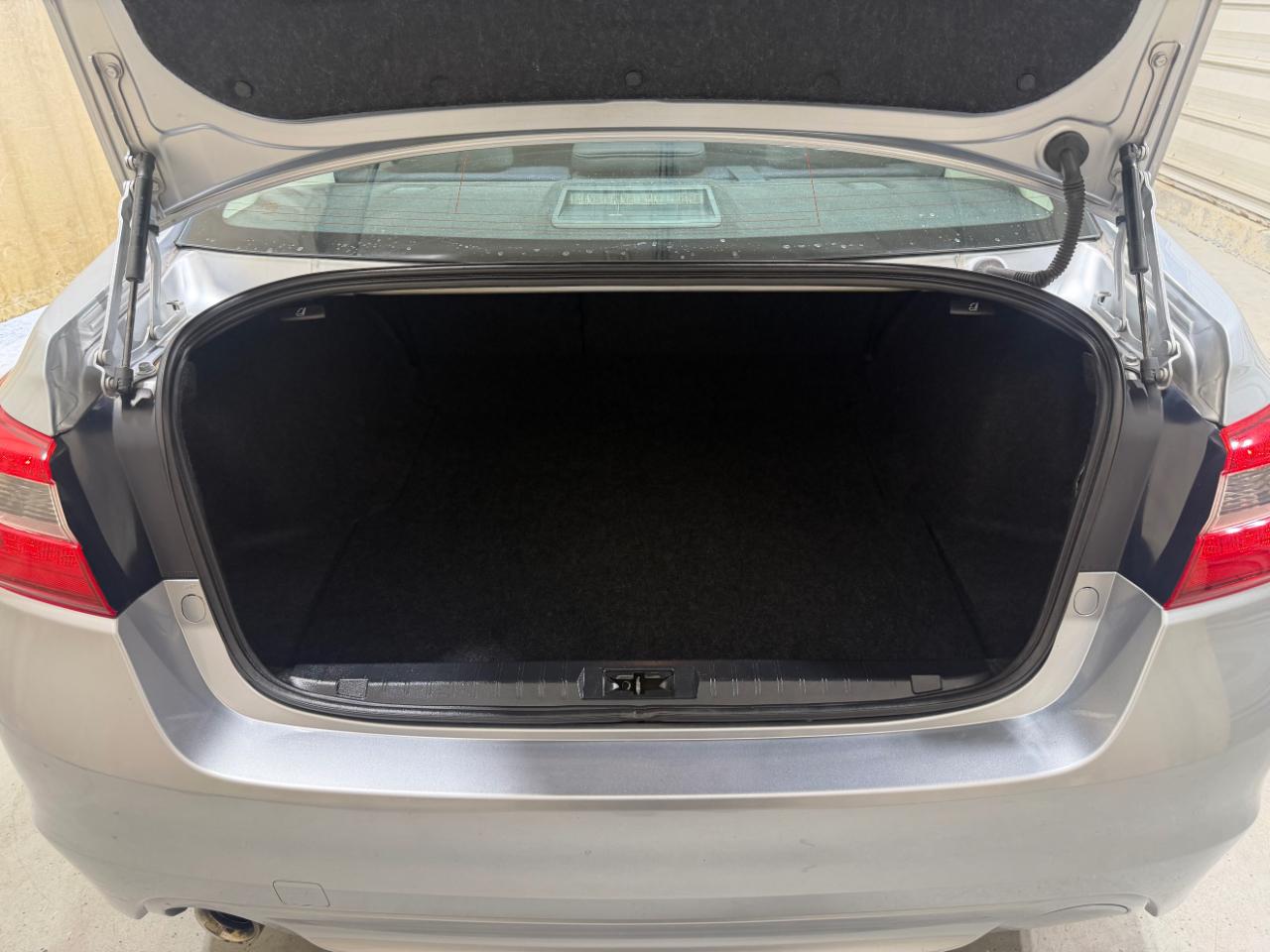Subaru Legacy 4dr Sdn 2.5i Premium PZEV 2016