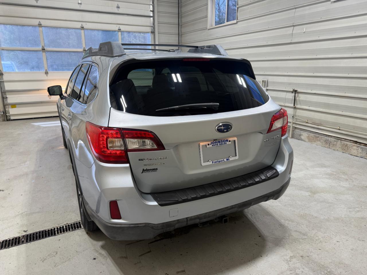 Subaru Outback 4dr Wgn 2.5i Limited 2015