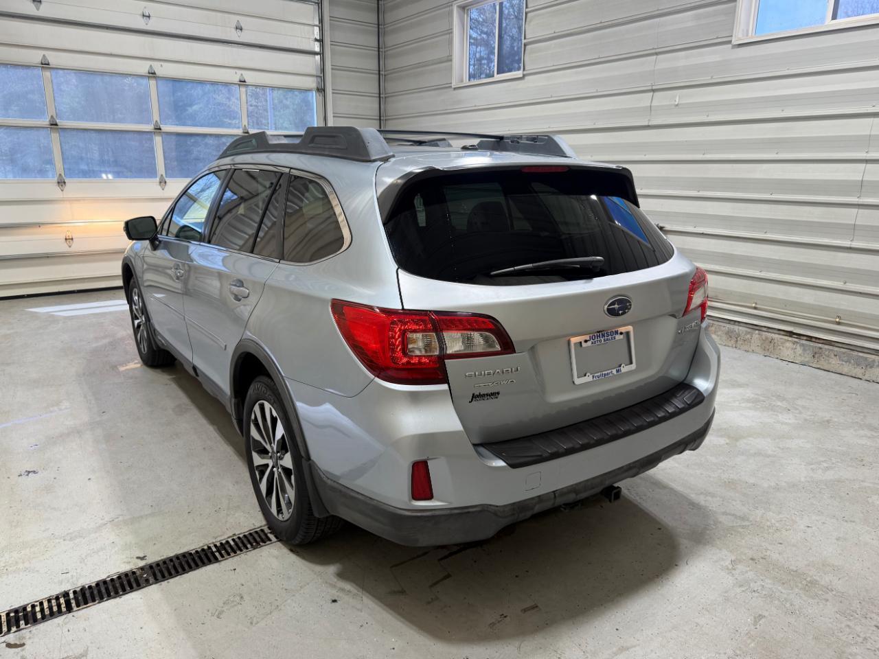 Subaru Outback 4dr Wgn 2.5i Limited 2015